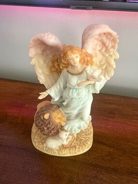 Seraphim Classics “Angel of Peace” Serena Figurine 1995 Roman Inc Lion Lamb Dove